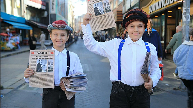 CUMHURİYETİN İLANINI DUYURDULAR