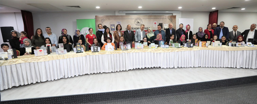 GELECEĞİN YAZARLARI KİTAPLARINI İMZALADI