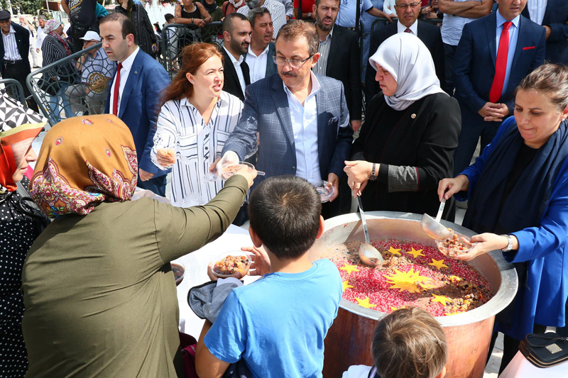 CUMHURBAŞKANLIĞI AŞURE İKRAM ETTİ