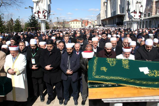 USTAOSMANOĞLU SON YOLCULUĞUNA UĞURLANDI 