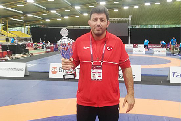 DEMİR ADAM MİLLİ TAKIM ANTRENÖRÜ