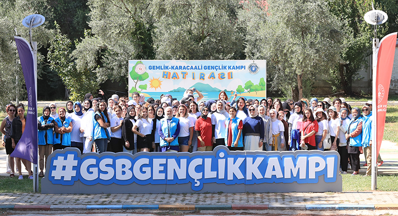 KIZ ÖĞRENCİLER GENÇLİK KAMPI’NDA 