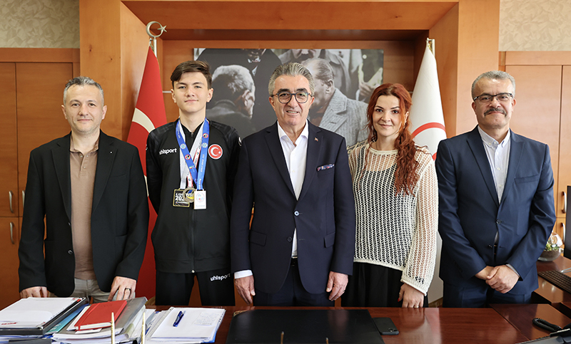 MUTLU’DAN ŞAMPİYONA TEBRİK 