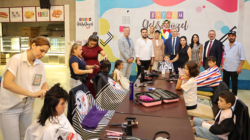 MİNİKLERİN SAÇ KESİMİ BELEDİYEDEN