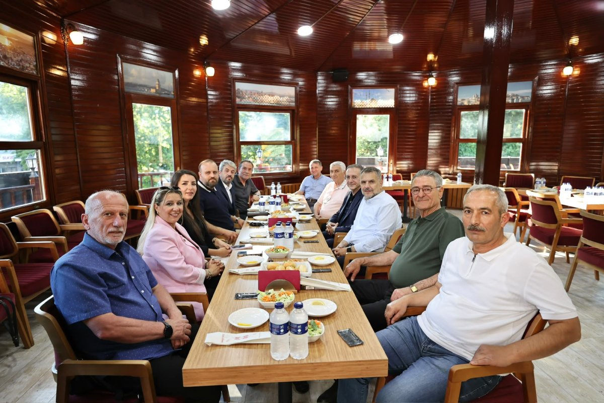 Başkan Vekili Akın muhtarlarla buluştu