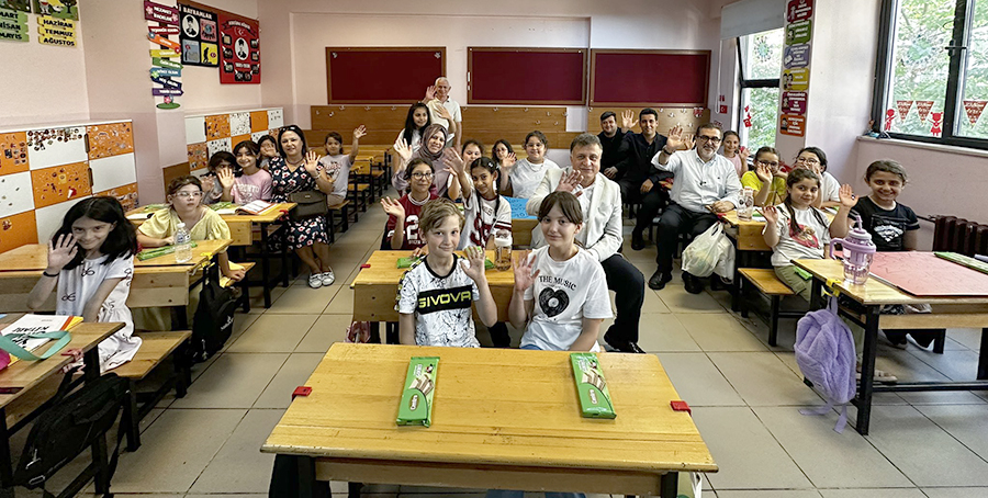 Adem Yıldırım’dan TÜGVA Bayrampaşa yaz okullarına ziyaret