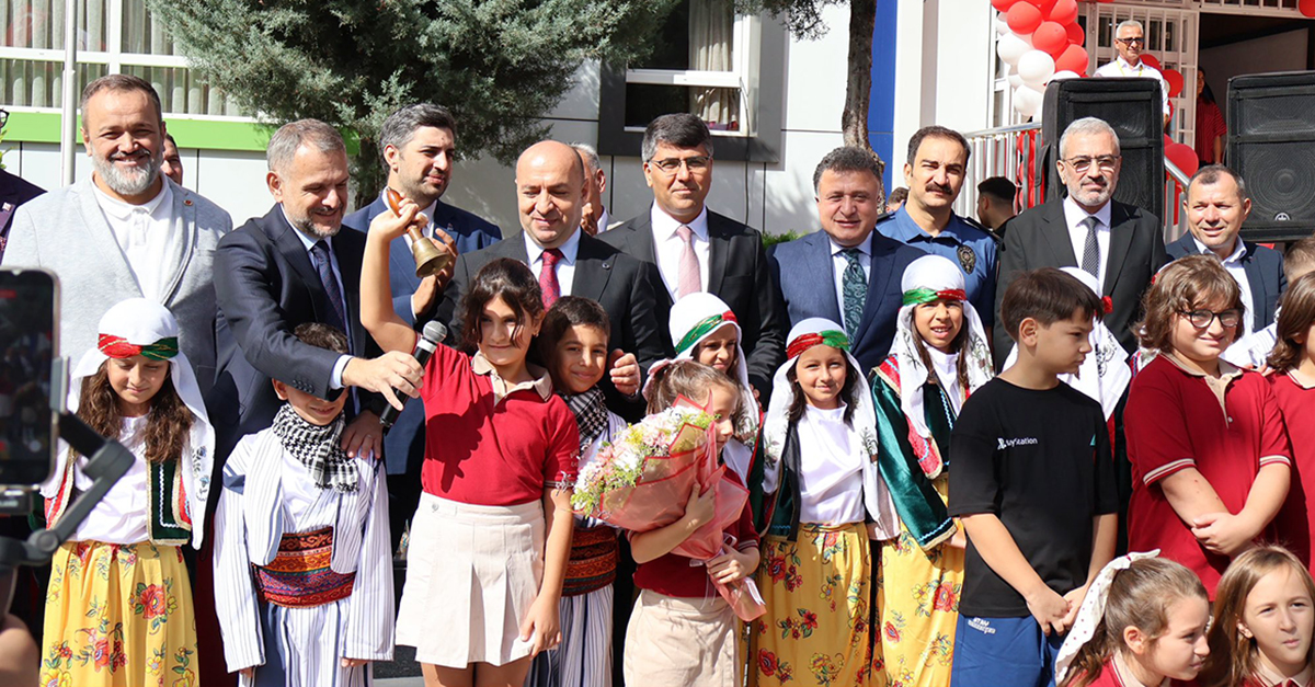 Bayrampaşa’da ilk ders zili çaldı
