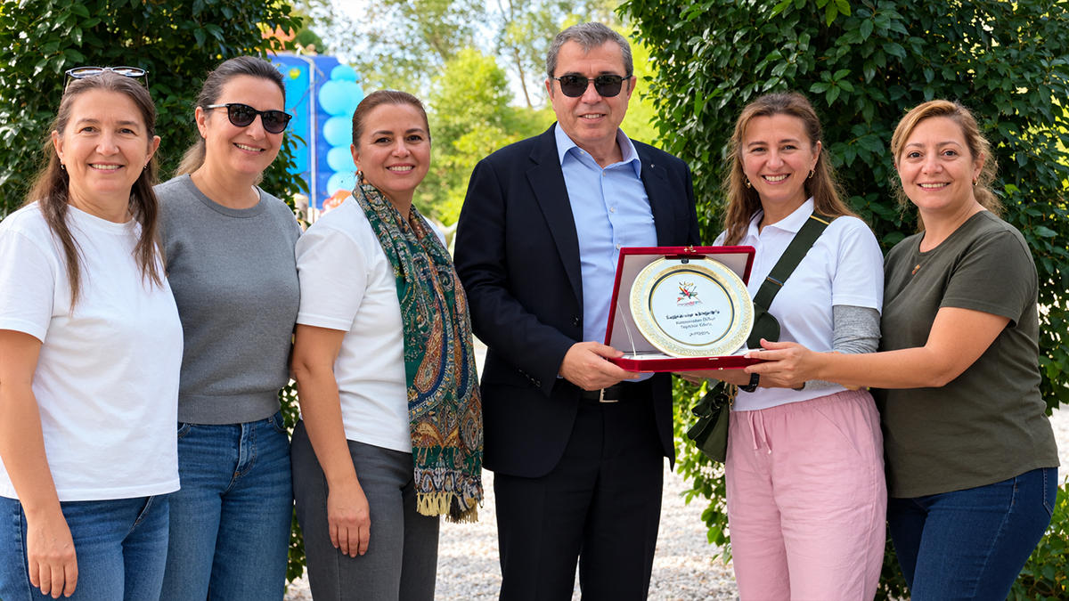 Rumeli Türkleri, burs verdiği özel çocuk ve aileleriyle buluştu