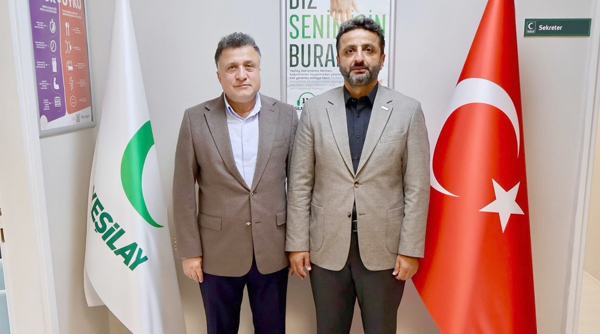 AK Parti’den Yeşilay’a hayırlı olsun ziyareti