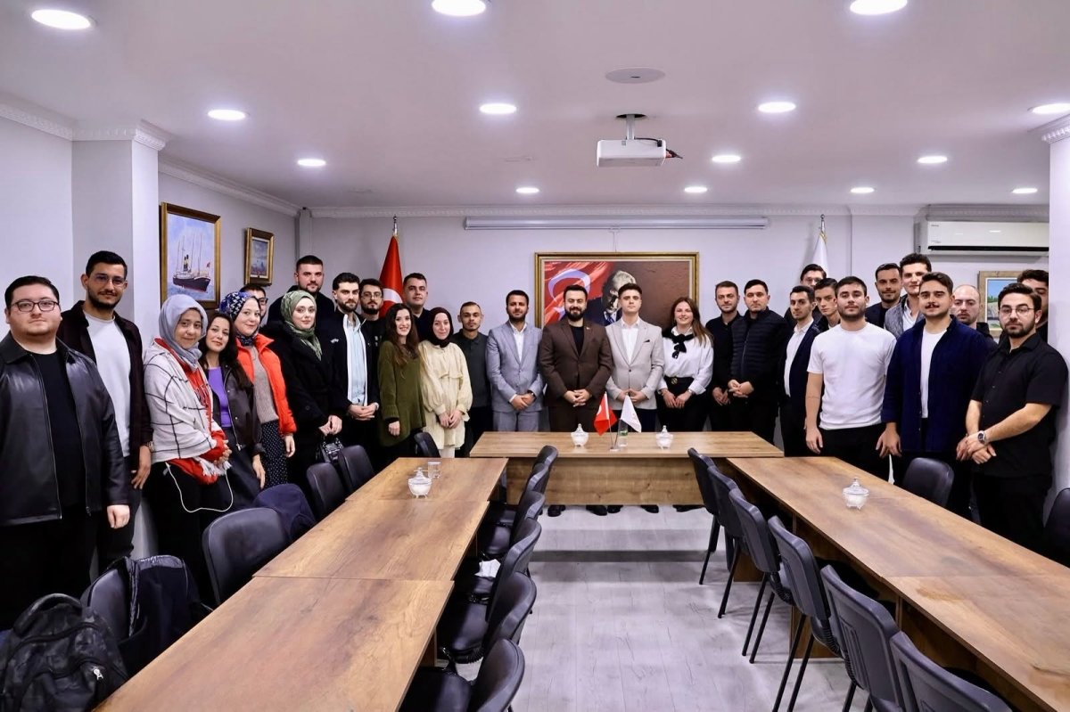 Bayrampaşa'da gençlik buluşması: Altunbey'den Şentürk'e hayırlı olsun