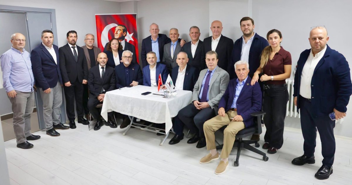 Rumeli Türkleri Derneği'nden gençlerin geleceğine burs desteği