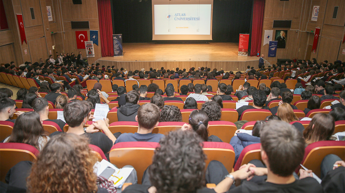Bayrampaşa Belediyesi’nden lise son sınıf öğrencilerine YKS semineri